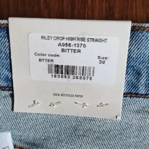 AGOLDE High Rise Riley Straight Crop  in light wash with raw hem - Picture 7 of 15